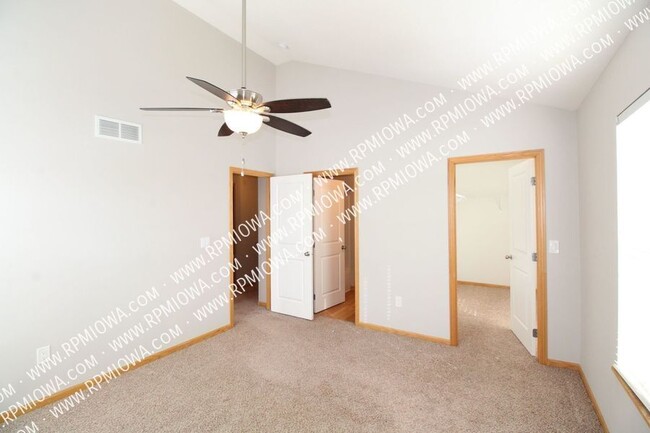 Building Photo - SHORT TERM OPTION!! 2 Bedroom, 2.5 Bath To...