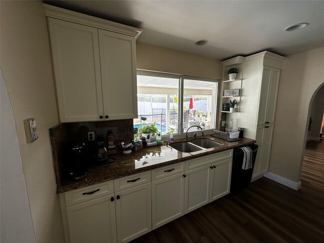 Building Photo - 6860 Calle Del Paz S