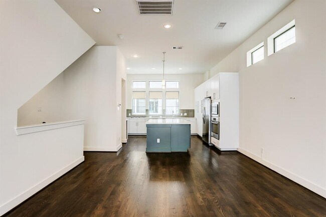 Building Photo - 2106 Colorado St