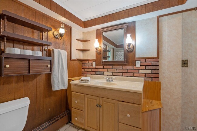 Building Photo - 6555 Woodchuck Hill Rd
