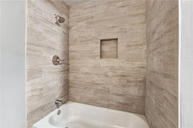 Building Photo - 5825 Stonehaven Dr NW