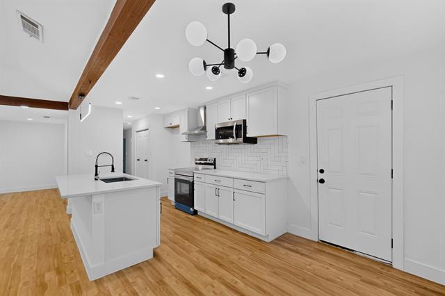 Building Photo - 6000 Cool Springs Dr