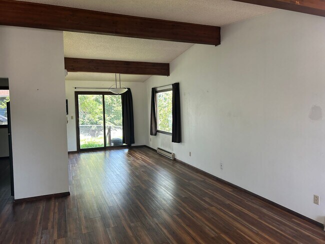 Building Photo - 70 Rising Sun Cir