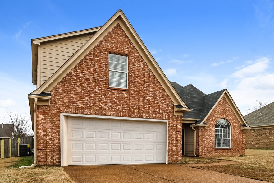 Building Photo - 115 Clear Springs Dr