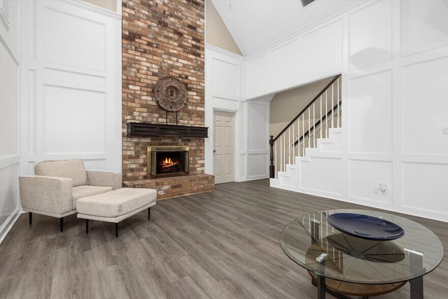 Building Photo - 16835 W Maglitto Cir