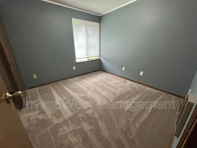 Building Photo - 14912 NE 47th St