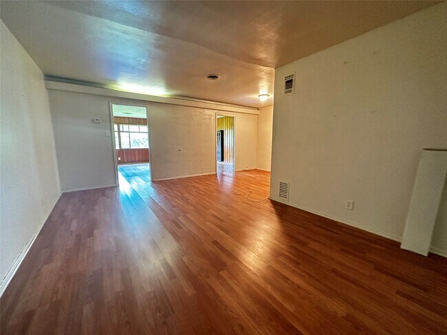 Building Photo - 5210 Stuyvesant Ln