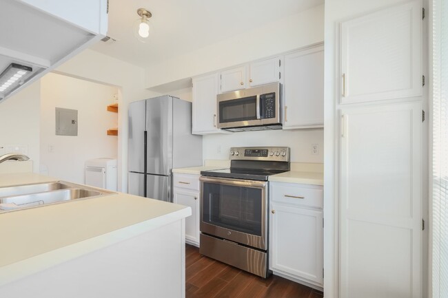 Building Photo - Charming 1-Bedroom Condo in the Heart of t...