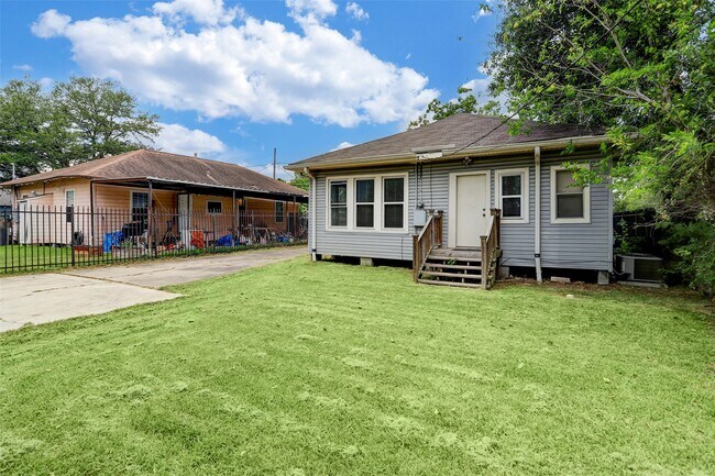Building Photo - 2333 Lidstone St