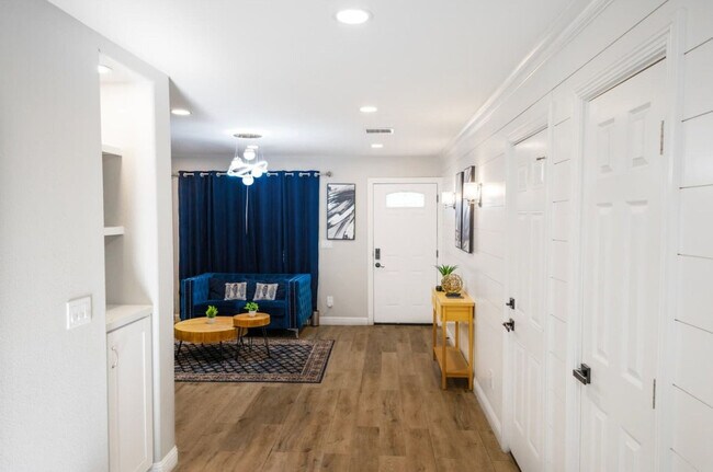 Building Photo - 451 E Lincoln Ave