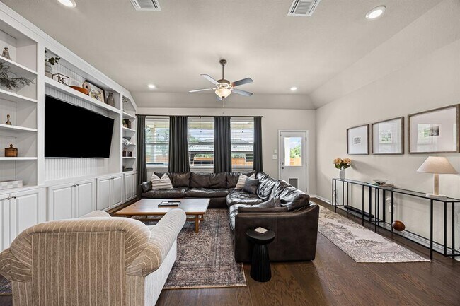 Building Photo - 631 Turquoise Dr