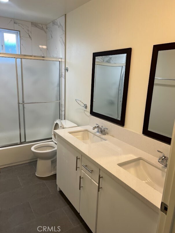 Building Photo - 409 E 99th St