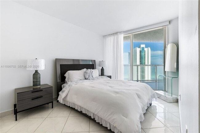 Building Photo - 16400 Collins Ave