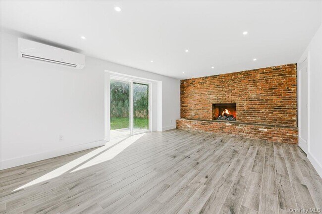 Building Photo - 559 Linda Ln