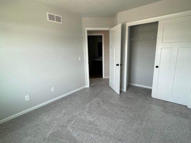 Building Photo - 2125 Spring Dreams Ln