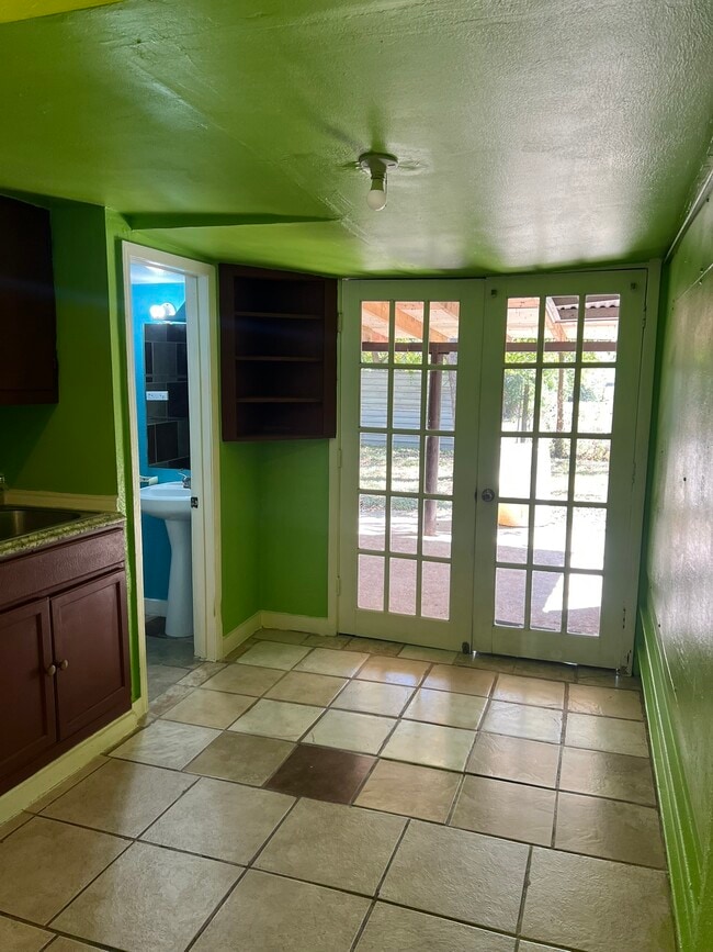 Building Photo - 9314 Valley Stream