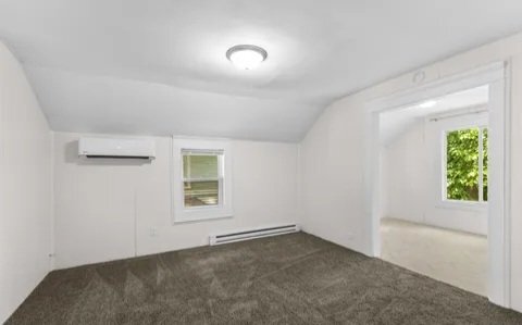 Building Photo - 607 Shepard St