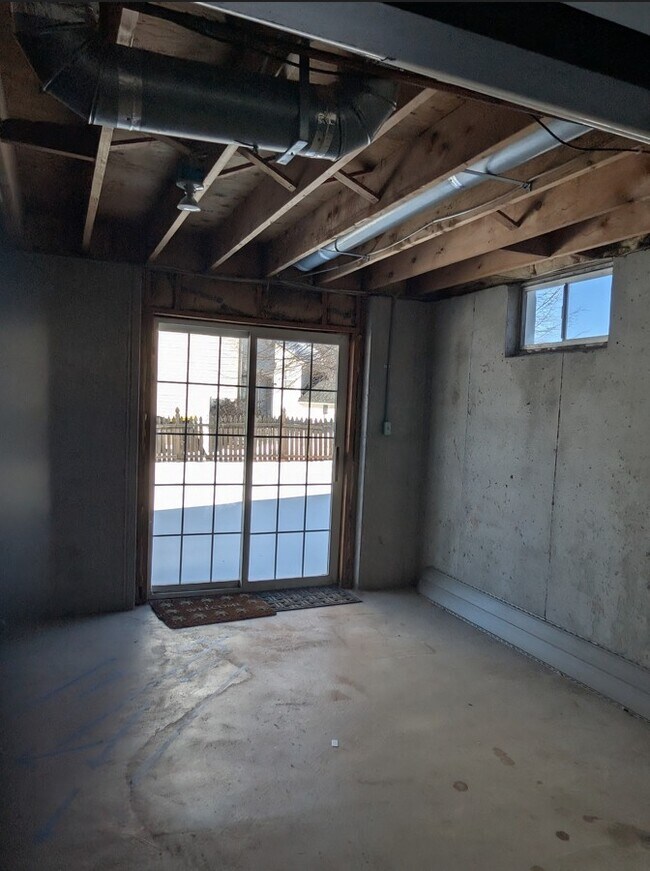 Building Photo - 906 Hamilton Rd