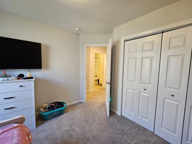 Building Photo - Newer Construction, 3 Bedroom Townhome!