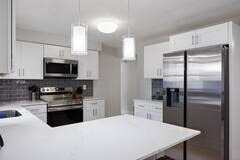 Building Photo - 1073 Kenwood Dr