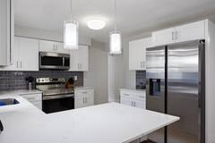 Building Photo - 1073 Kenwood Dr