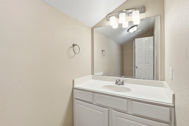 Building Photo - 23207 Olive Ridge Ct