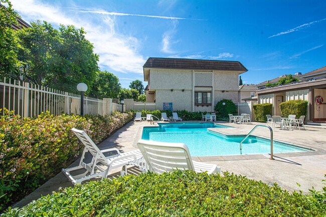 Building Photo - 848 W Huntington Dr