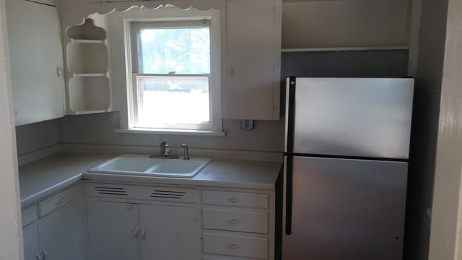 Building Photo - 204 Burr