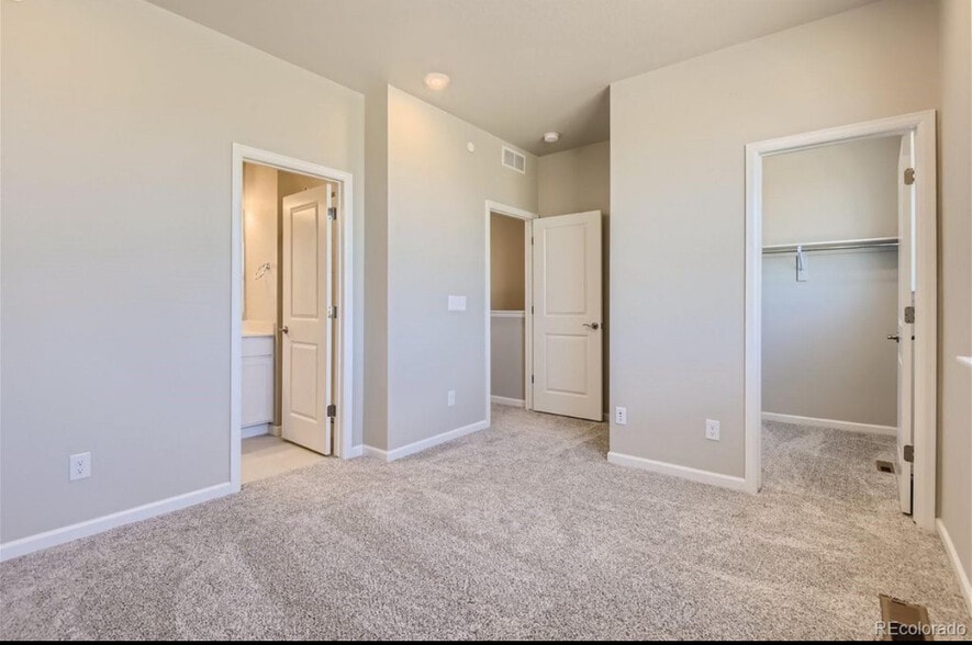 Primary Suit with Walk-in closet - 6964 Merseyside Ln