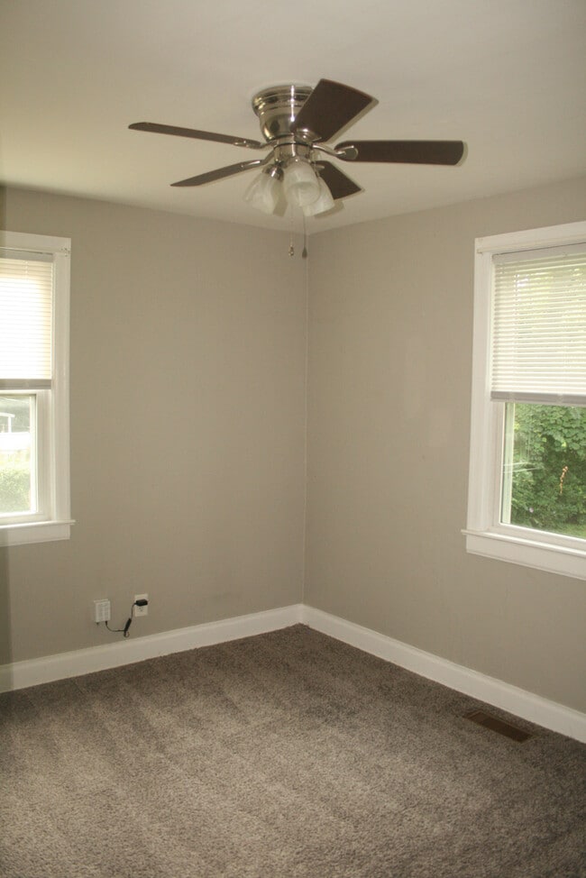 Building Photo - 2833 Colonial Cir