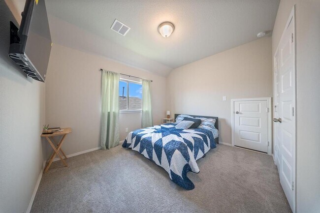 Building Photo - 8919 Oak Ivy Ln