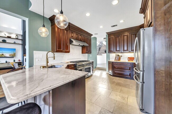 Building Photo - 1393 Sunset Beach Dr