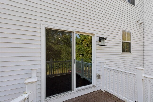 Building Photo - 3 Bedroom, 2.5 Bath Townhome in Steelpoint...