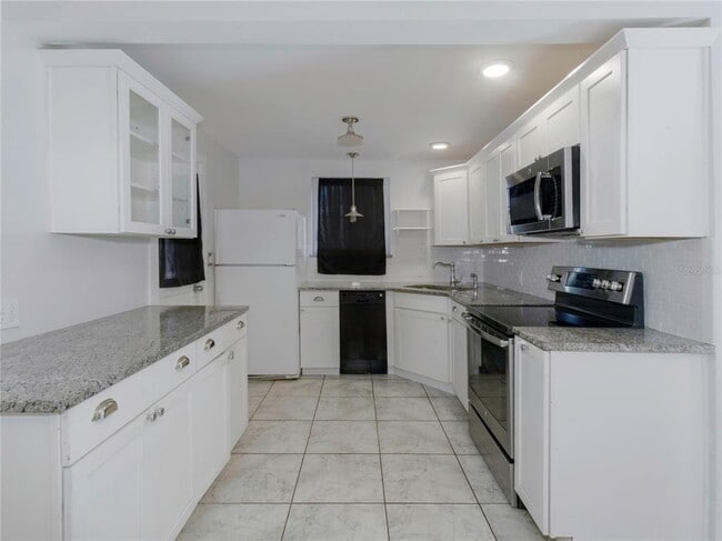 Building Photo - 2808 Clinton St S