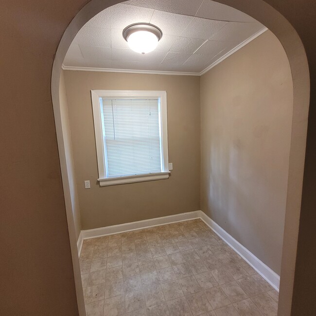 Building Photo - 3437 Edgemont St
