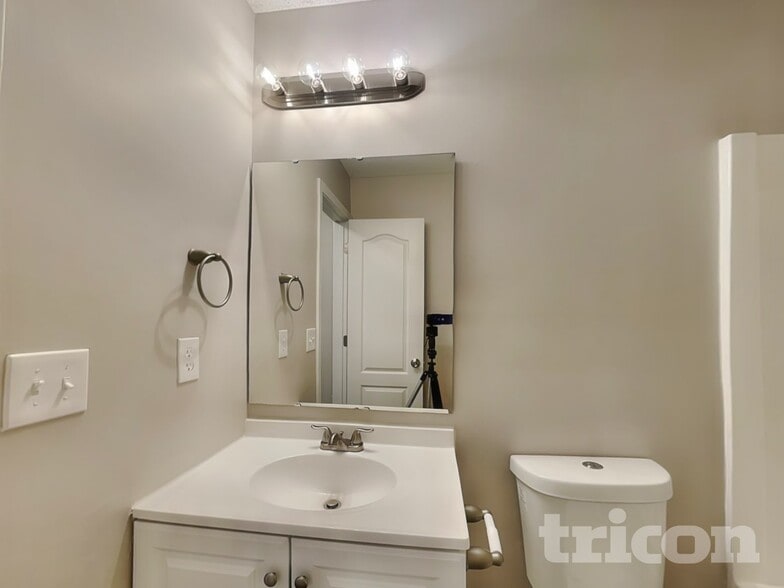 Building Photo - 186 English Hills Dr