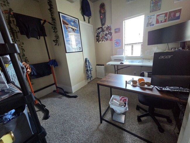 Building Photo - University Tower 2 BR