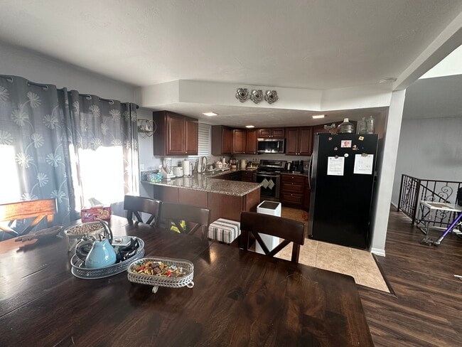 Building Photo - 7063 Pepperidge Cir