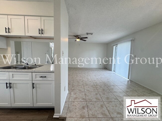 Building Photo - 1013 Arizona Ct