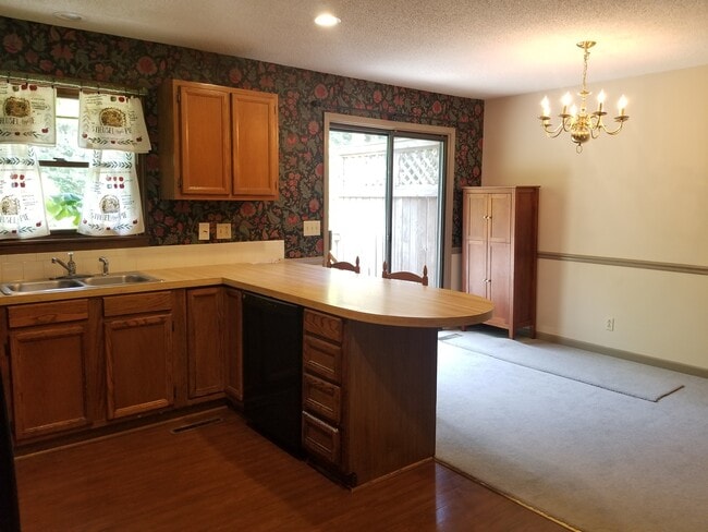 Building Photo - 740 Big Tree Dr