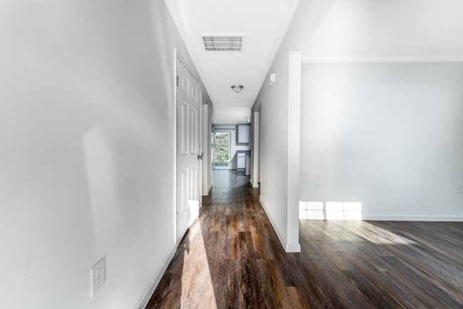 Building Photo - 3662 Foxton Dr