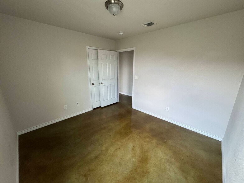 Building Photo - 108 Lowes Blvd