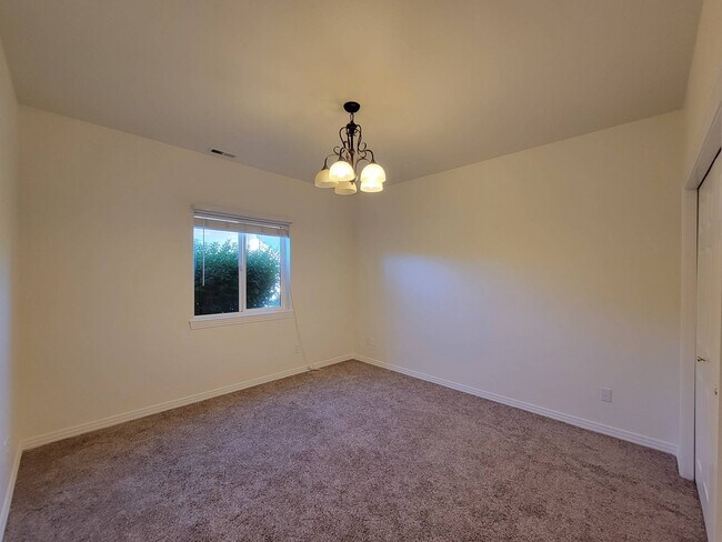 Building Photo - 1200 W Canyon Lakes Dr