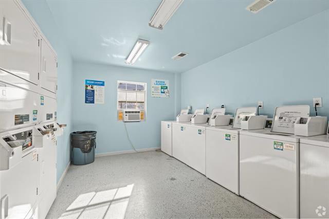 Building Photo - 401 N Merrill Ave