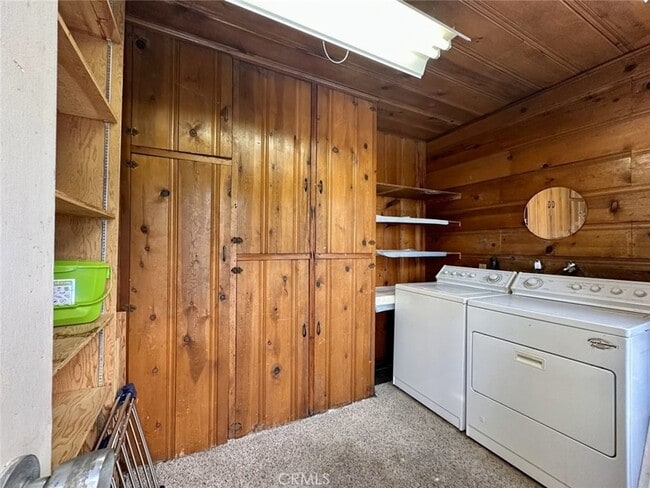 Building Photo - 1001 N Isabel St