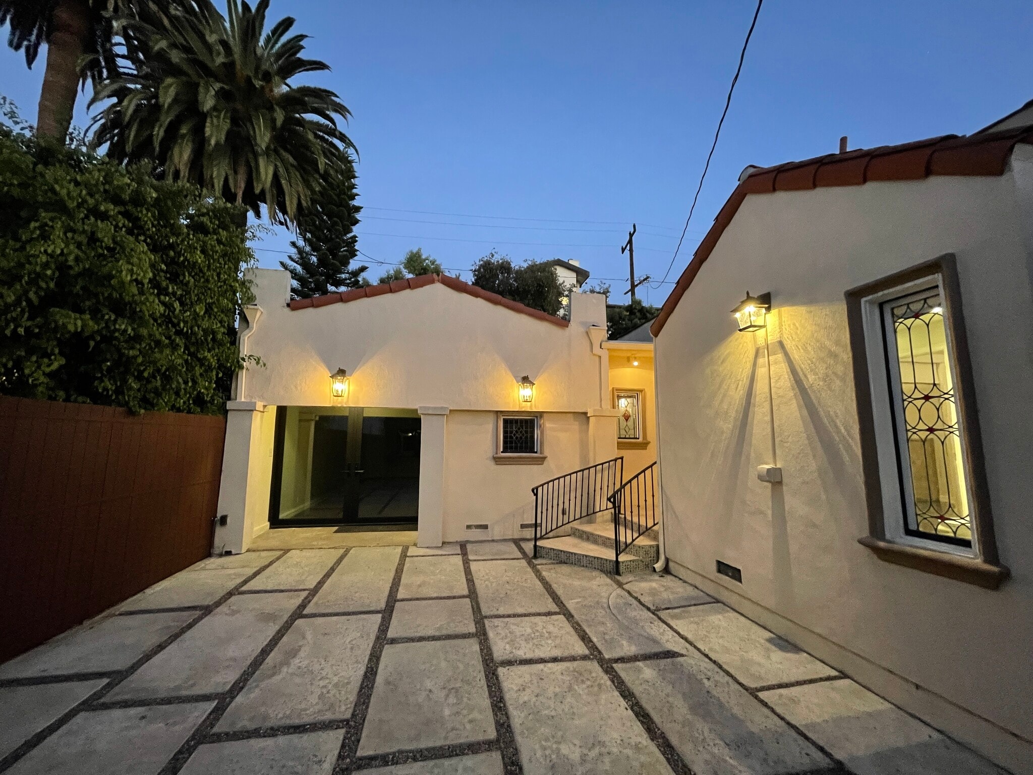 Building Photo - 728 Westbourne Dr