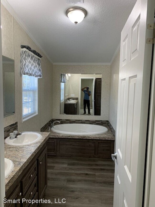 Building Photo - 3 br, 2 bath House - 2485 Thornhill Rd