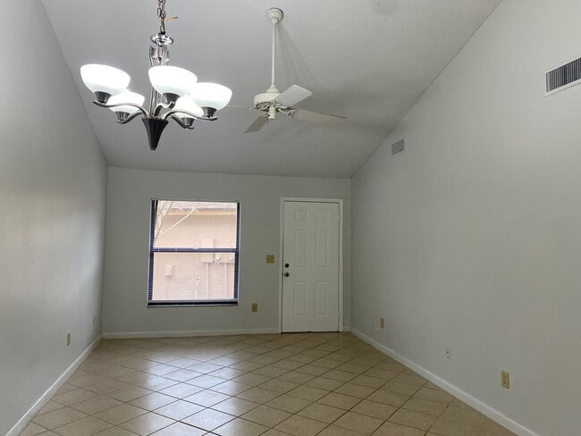 Building Photo - Winter Garden 2 Bedroom 2 Bath home