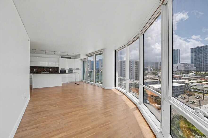 Building Photo - 1296 Kapiolani Blvd