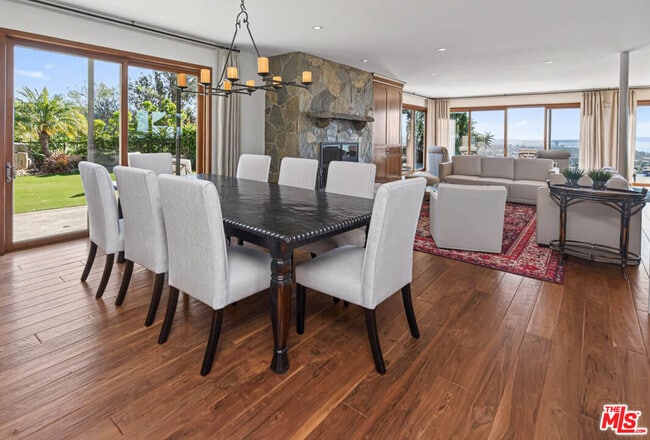 Building Photo - 1120 El Medio Ave